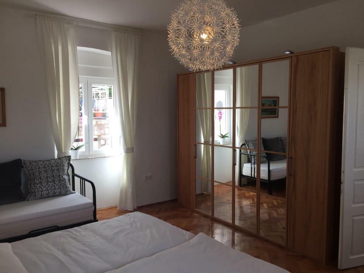 Central House Nona Crikvenica Exterior photo
